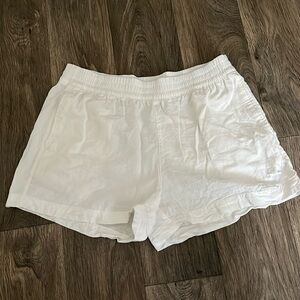 Old navy women’s linen blend shorts.